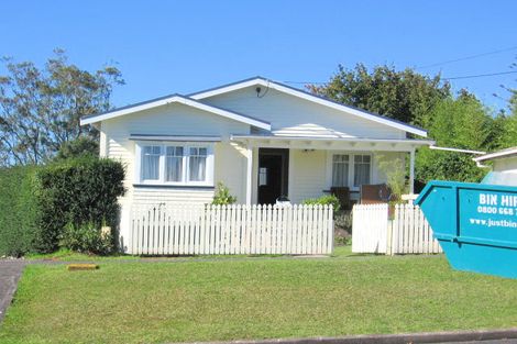 Photo of property in 17 Brandon Road, Glen Eden, Auckland, 0602