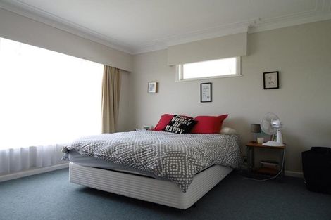 Photo of property in 130 Archibald Road, Kelston, Auckland, 0602