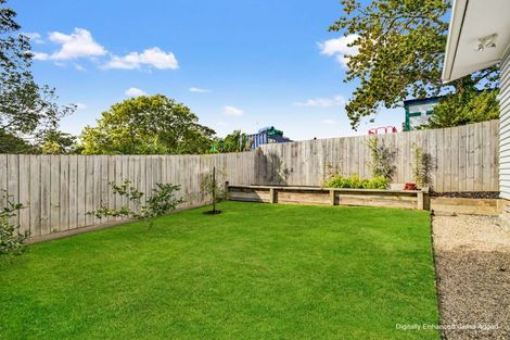 Photo of property in 48 Stottholm Road, Titirangi, Auckland, 0604