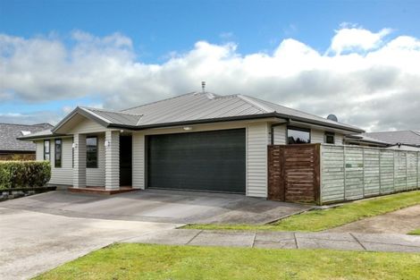 Photo of property in 9 St Andrews Parkway, Waiwhakaiho, New Plymouth, 4312