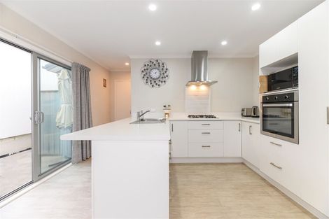 Photo of property in 1 Honour Road, Papakura, 2110