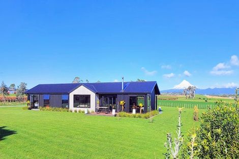 Photo of property in 450 Waitara Road, Huirangi, New Plymouth, 4373