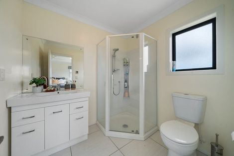 Photo of property in 12 Saint Vincent Terrace, Grenada Village, Wellington, 6037