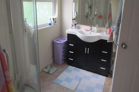 Photo of property in 1/20 Tetrarch Place, Totara Vale, Auckland, 0629