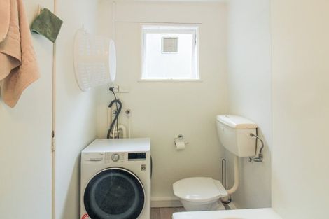 Photo of property in Victoria Court, 11/4 Queen Street, Mount Victoria, Wellington, 6011