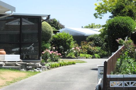 Photo of property in 39 Delaware Crescent, Russley, Christchurch, 8042