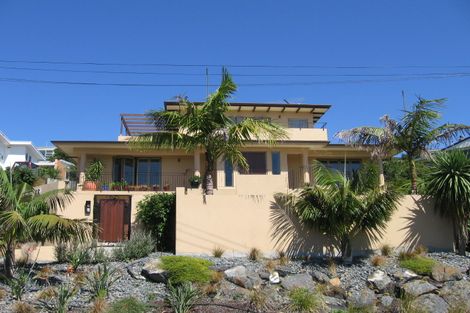 Photo of property in 48a Beach Road, Castor Bay, Auckland, 0620