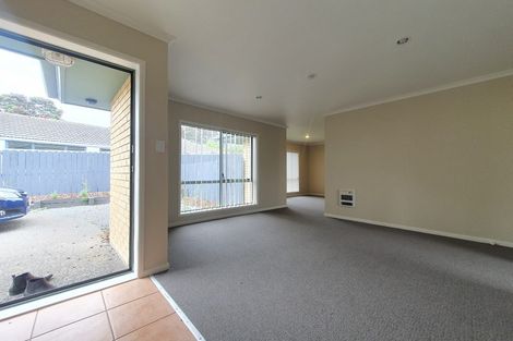 Photo of property in 14 Glenveagh Park Drive, Weymouth, Auckland, 2103