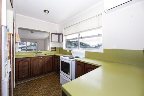 Photo of property in 276 Glenfield Road, Glenfield, Auckland, 0629