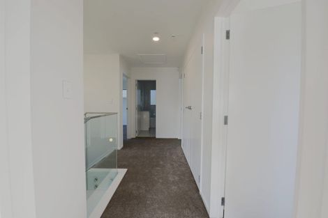 Photo of property in 43d Fitzherbert Avenue, West Harbour, Auckland, 0618
