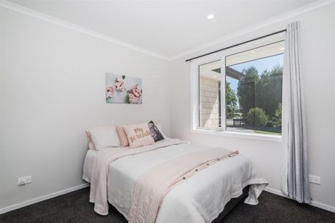Photo of property in 773 Waitakere Road, Kumeu, 0891