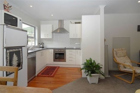 Photo of property in 3b Woodhouse Avenue, Karori, Wellington, 6012