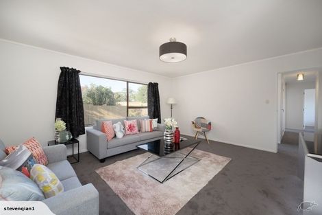 Photo of property in 2/32 Ballater Place, Highland Park, Auckland, 2010