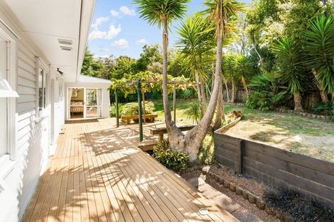 Photo of property in 48 Hilling Street, Titirangi, Auckland, 0604