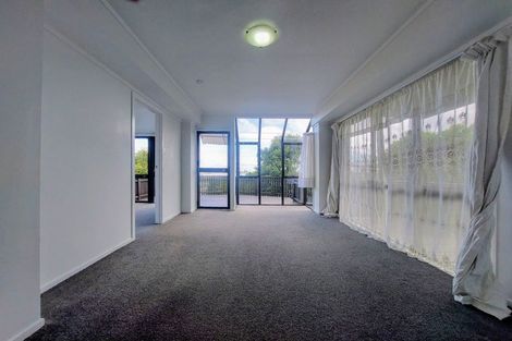 Photo of property in 36 Ellesmere Crescent, Pakuranga Heights, Auckland, 2010