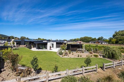 Photo of property in 10 Rodeo Place, Outram, 9019