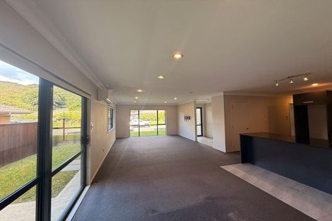 Photo of property in 26 Aragon Grove, Kingsley Heights, Upper Hutt, 5018