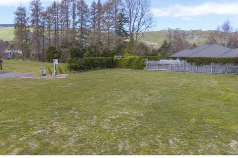 Photo of property in 35 Lakemere Way, Kinloch, Taupo, 3377