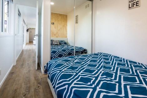 Photo of property in 19 Rauhuia Crescent, Parau, Auckland, 0604