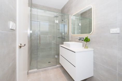 Photo of property in 133a Sunset Road, Totara Vale, Auckland, 0632