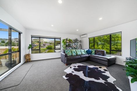 Photo of property in 41 Samwell Drive, Whitby, Porirua, 5024