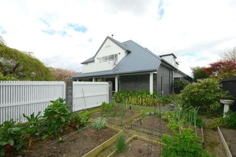 Photo of property in 16 Huntingdon Place, Avonhead, Christchurch, 8042