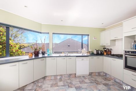 Photo of property in 132 Westchester Drive, Churton Park, Wellington, 6037