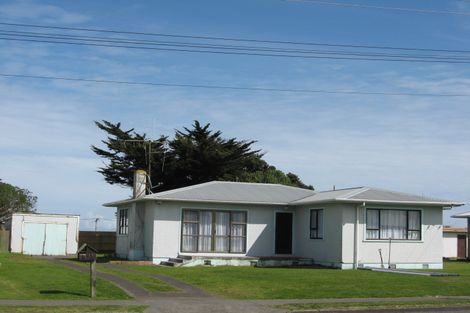 Photo of property in 15 Cornfoot Street, Castlecliff, Whanganui, 4501