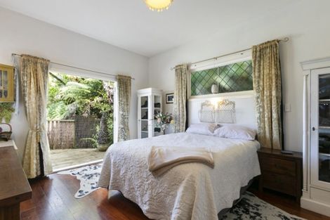 Photo of property in 34 Ferry Road, Days Bay, Lower Hutt, 5013