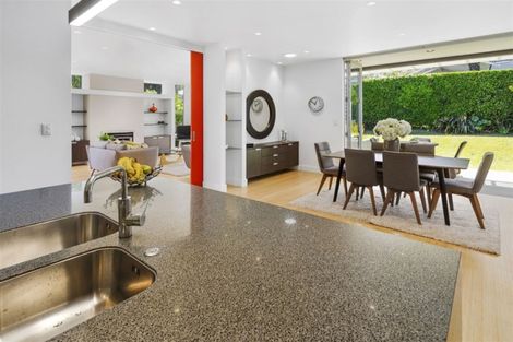 Photo of property in 7 Palmerston Road, Birkenhead, Auckland, 0626