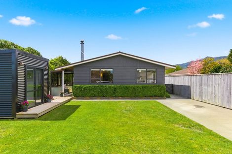 Photo of property in 27 Oriwa Street, Waikanae, 5036
