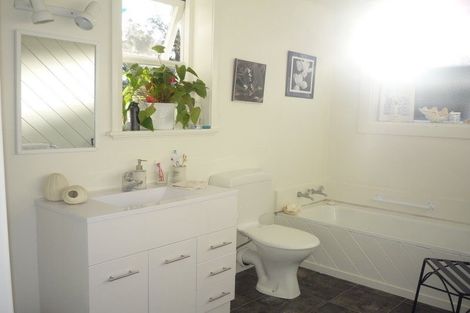 Photo of property in 70 Norwood Road, Bayswater, Auckland, 0622