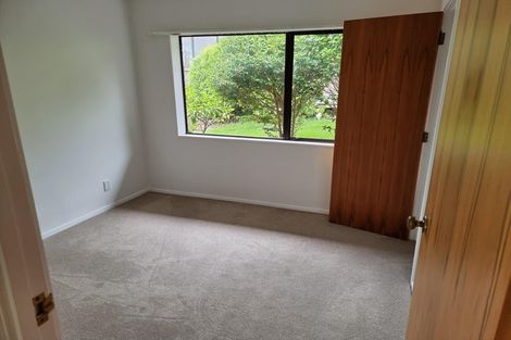 Photo of property in 57 Dalwhinnie Parade, Highland Park, Auckland, 2010