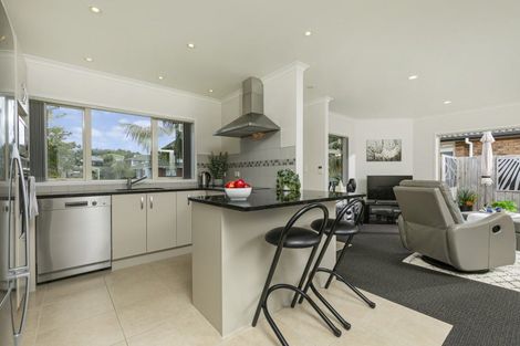 Photo of property in 37 Elizabeth Street, Orewa, 0931