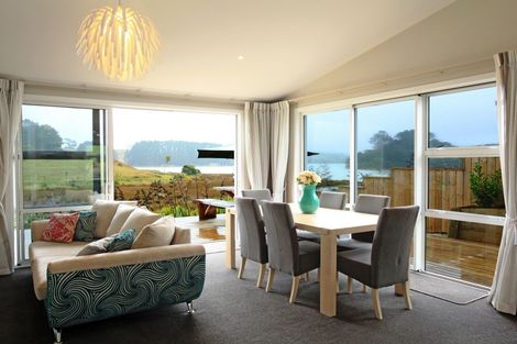 Photo of property in 19 Robertson Street, Raglan, 3225