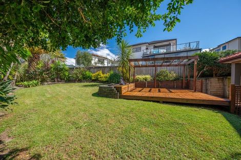 Photo of property in 29 Hogarth Rise, West Harbour, Auckland, 0618