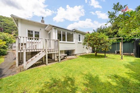 Photo of property in 2 Puriri Street, Eastbourne, Lower Hutt, 5013