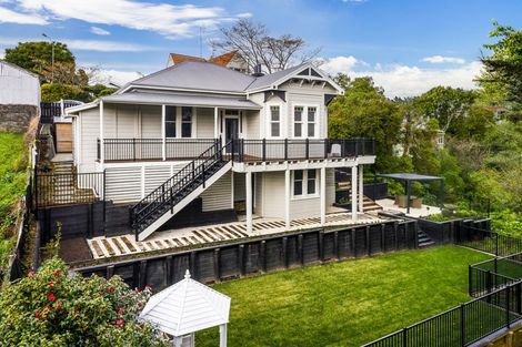 Photo of property in 15 Lawrence Road, Hospital Hill, Napier, 4110