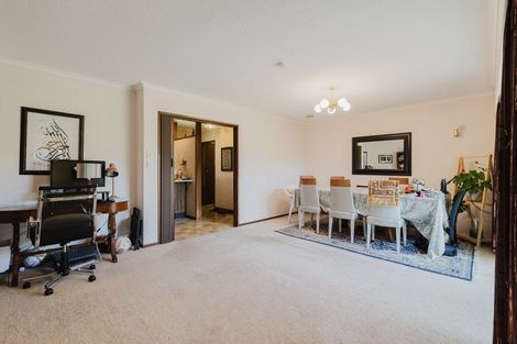 Photo of property in 22 Hind Place, Hokowhitu, Palmerston North, 4410
