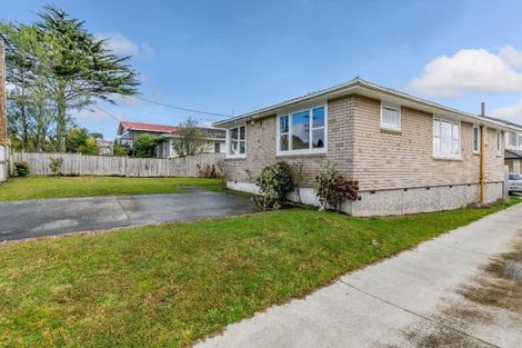 Photo of property in 22 Cron Avenue, Te Atatu South, Auckland, 0610