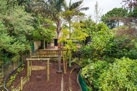 Photo of property in 140 Aokautere Drive, Fitzherbert, Palmerston North, 4410