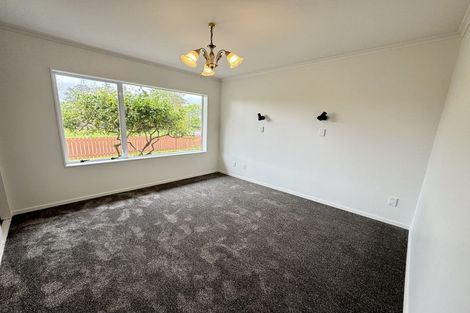 Photo of property in 6 Porter Avenue, Te Atatu South, Auckland, 0610