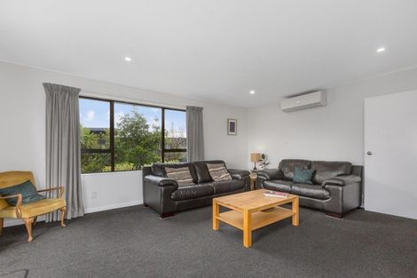 Photo of property in 10 Toporoa View, Ascot Park, Porirua, 5024