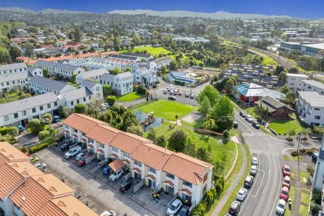 Photo of property in Tuscany Way, 20/3 Ambrico Place, New Lynn, Auckland, 0600