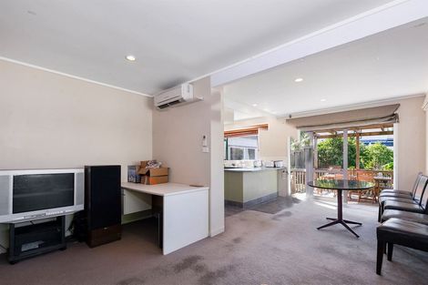 Photo of property in 8 John Dee Crescent, Red Beach, 0932