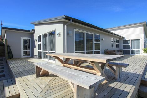 Photo of property in 19 Robertson Street, Raglan, 3225