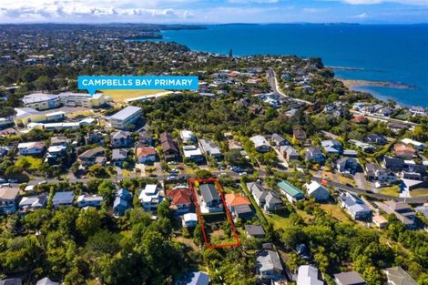 Photo of property in 28 Peter Terrace, Castor Bay, Auckland, 0620