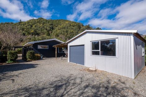 Photo of property in 3 George Street, Picton, 7220