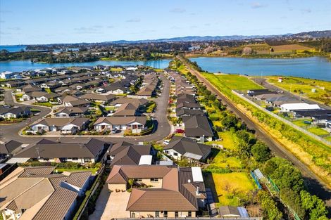 Photo of property in 16 Vantage Place, Omokoroa, 3114