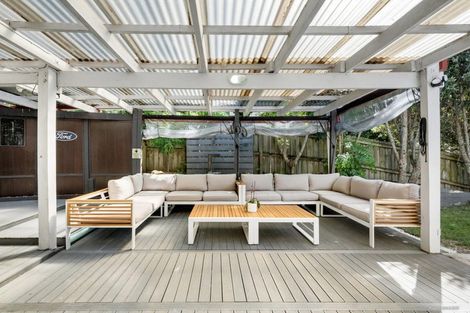 Photo of property in 6a Tallington Crescent, Torbay, Auckland, 0630